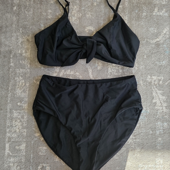Chic Black Bikini Set for Women - Picture 5 of 6